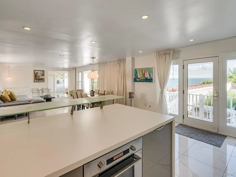 10 Beach Hill Dr — Photo 18