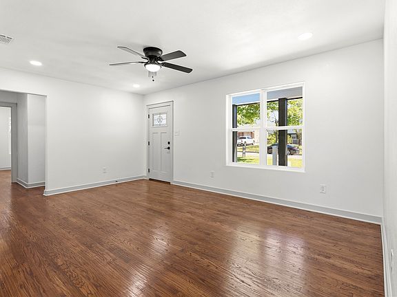 5th image of 3435 Poinsettia Dr