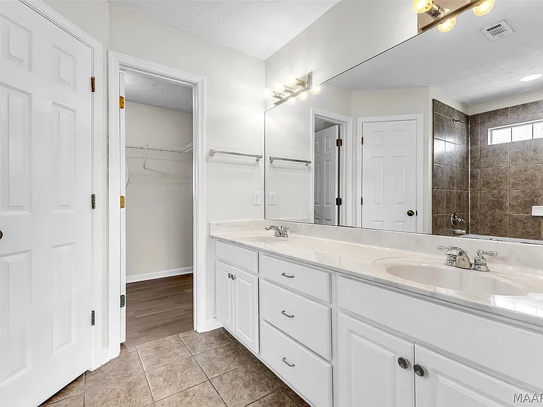 3925 Claiborne Cir — Photo 16