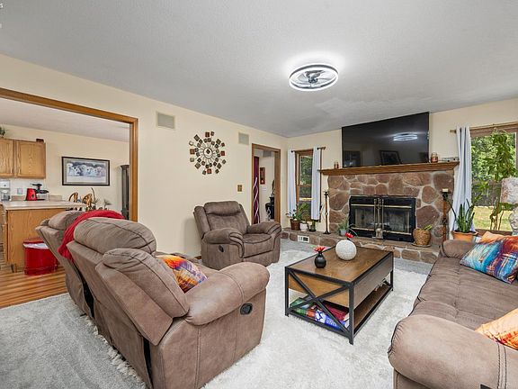2nd image of 5107 Edgewood Dr