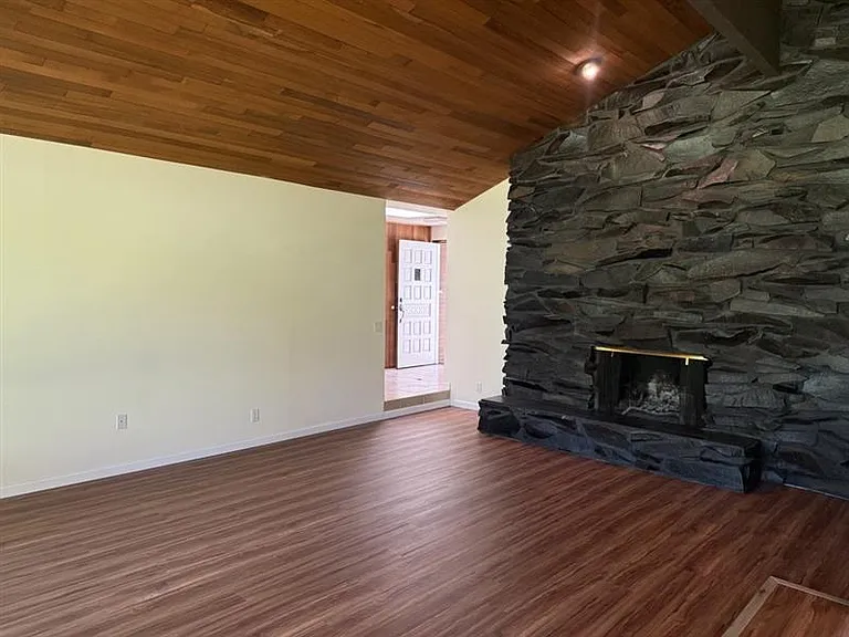 15405 SE Fairwood Blvd — Photo 5