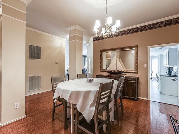 5th image of 2601 Briar View Dr