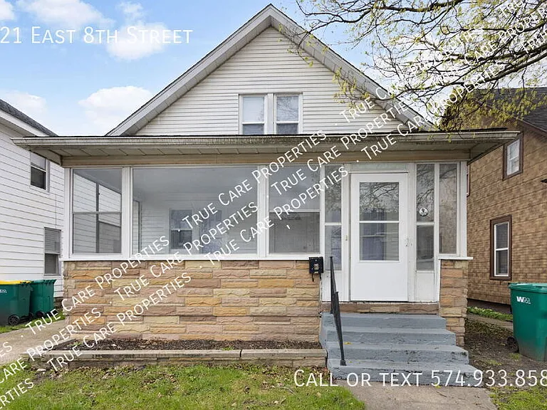 221 E 8th St — Photo 1