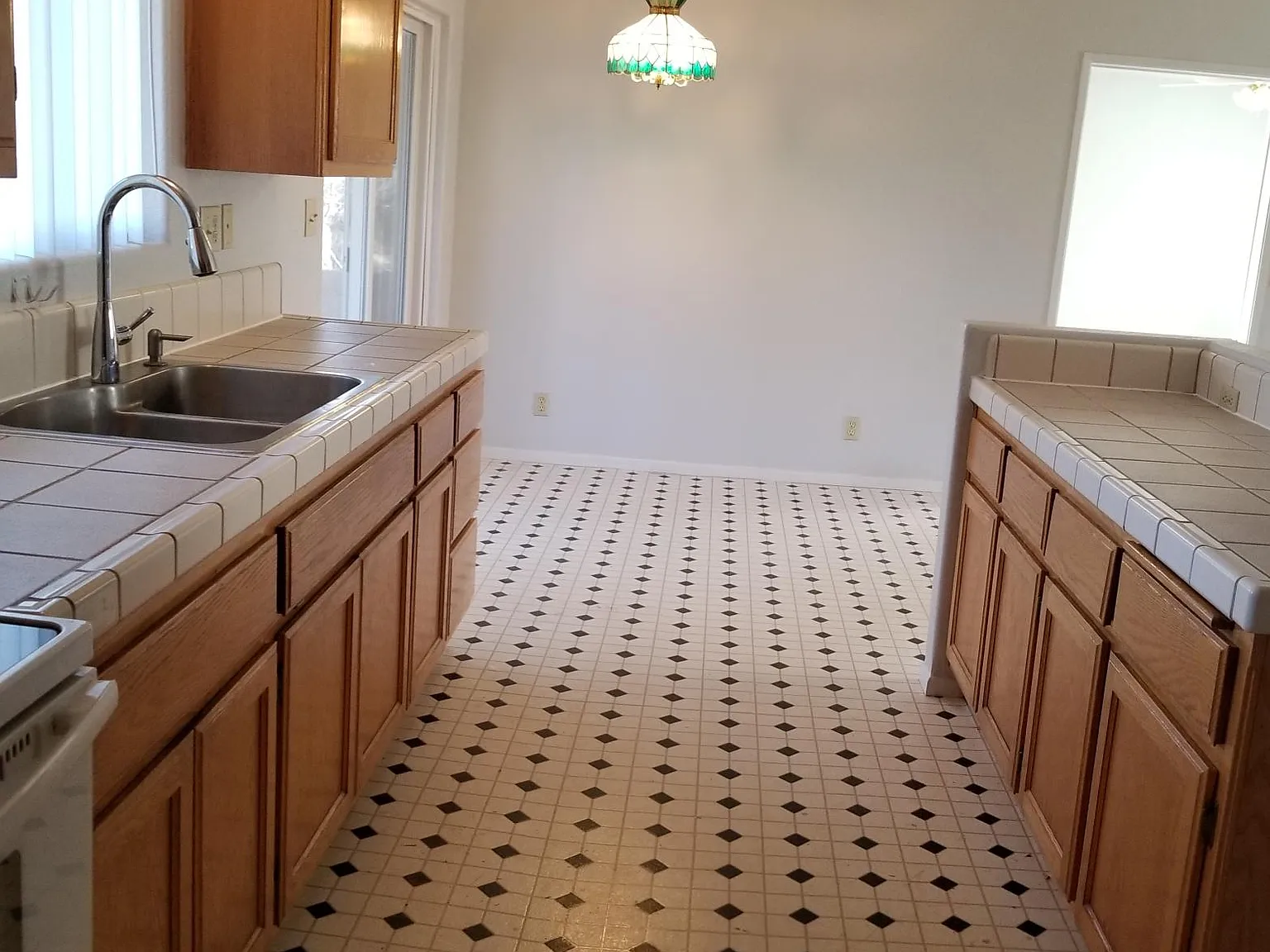 3 bed, 1406 sqft, $2,300 — Photo 3