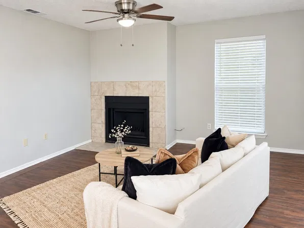 8129 Foxfire Ln, White Settlement, TX 76108