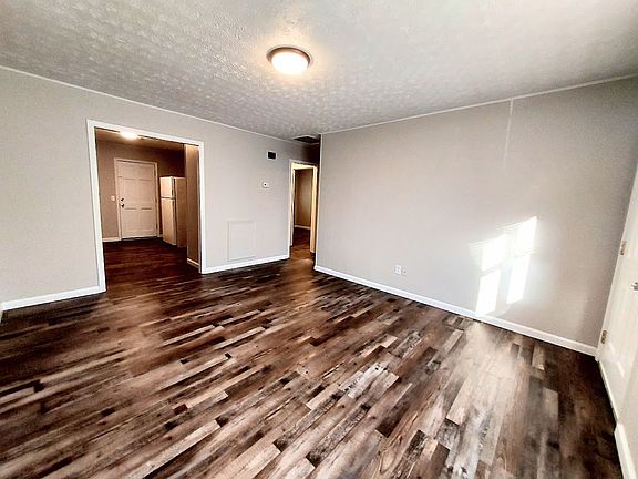 3rd image of 19 Fortner Ave APT 21