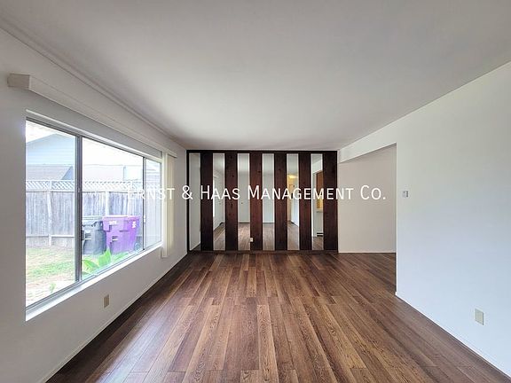 4th image of 3634 E Vermont St