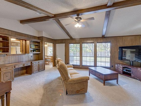 3rd image of 522 Candlewood Ln
