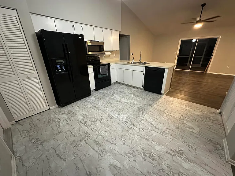 7393 Landmark Dr — Photo 5