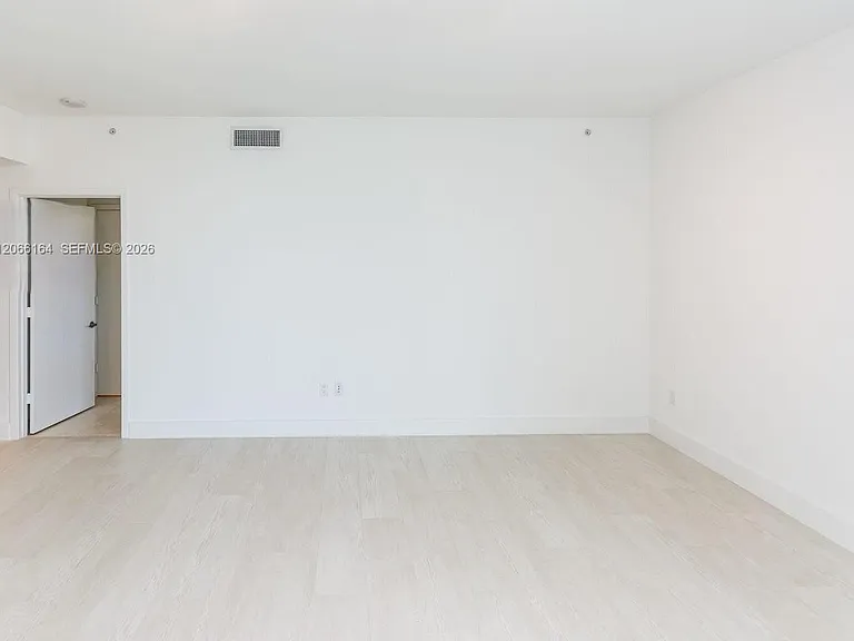 17301 Biscayne Blvd #1004 — Photo 10