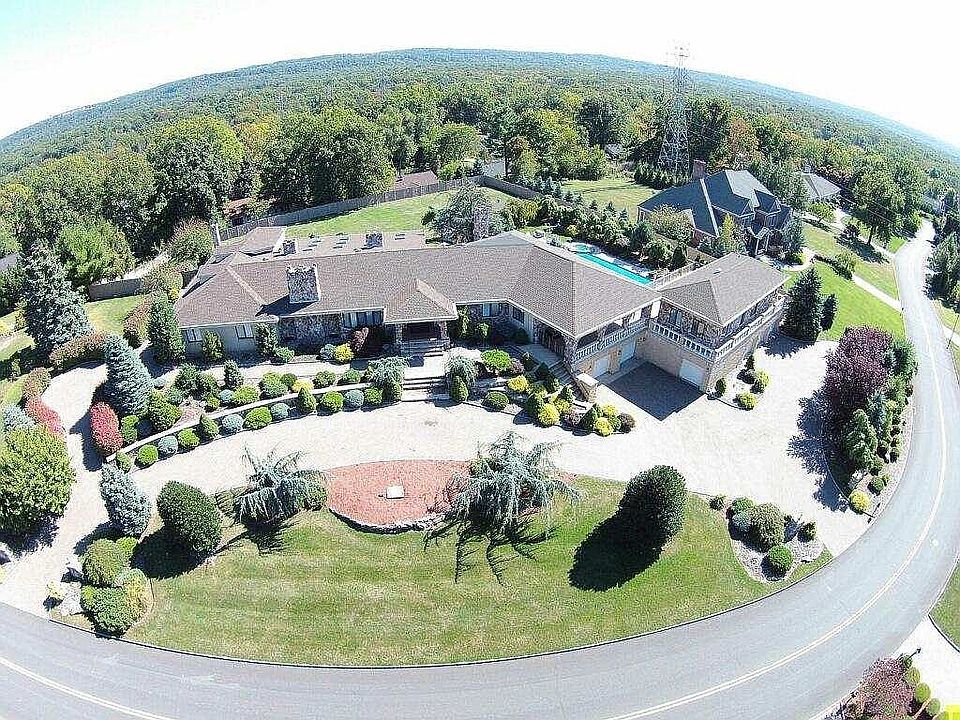 2nd image of 55 Burnet Hill Rd