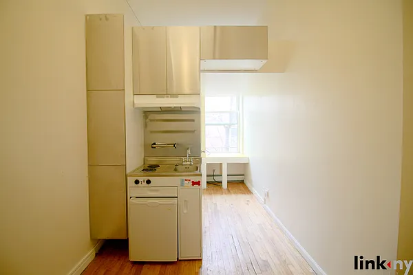 Rented by Link NY Realty | media 2