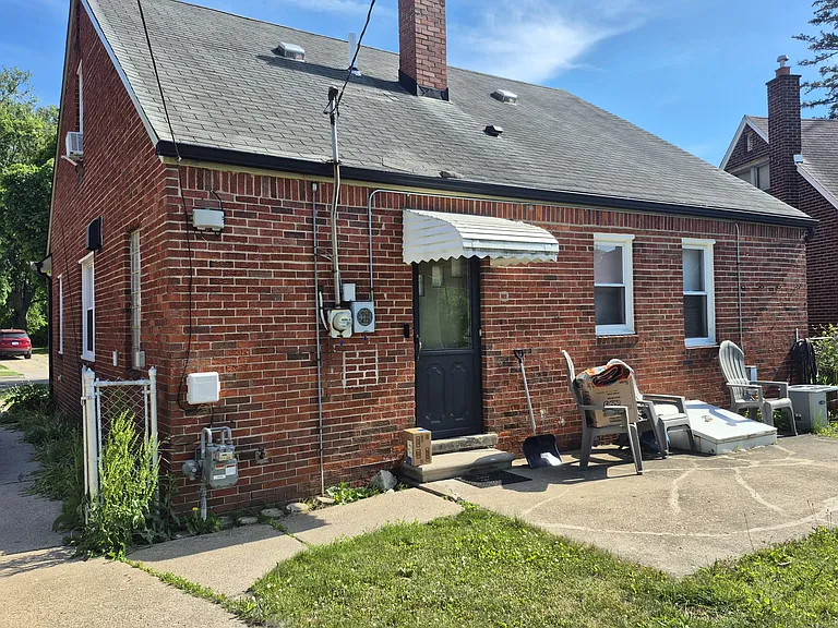 15010 Prospect St — Photo 2