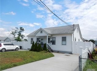 756 S Hickory St, Lindenhurst, NY 11757
