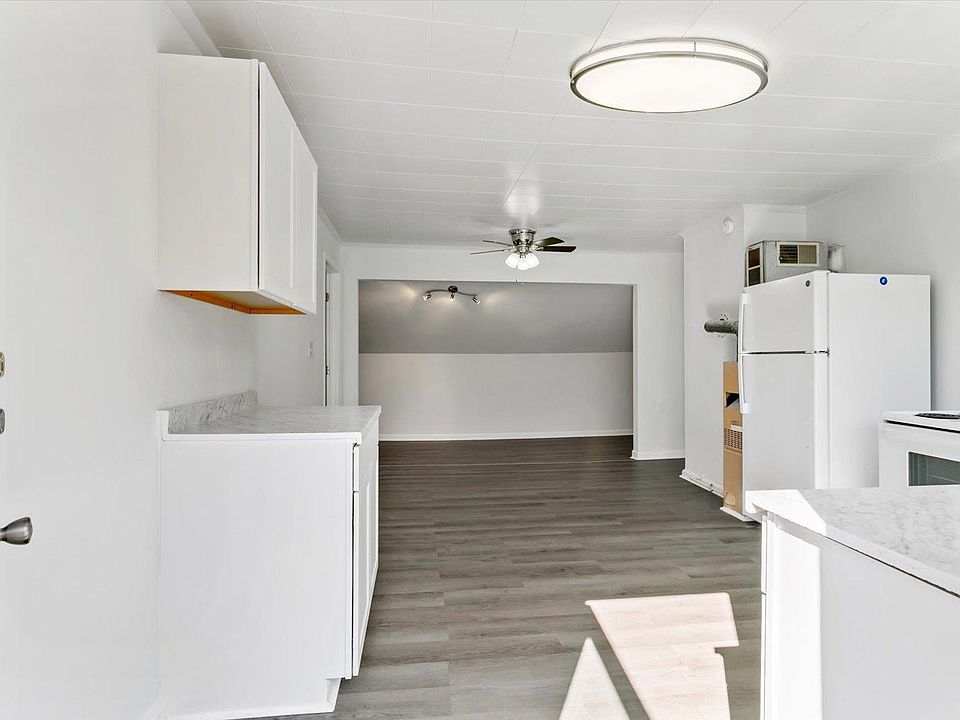 Pictures of our 2 bedroom, loft, walk in kitchen and 1 bath for $1400