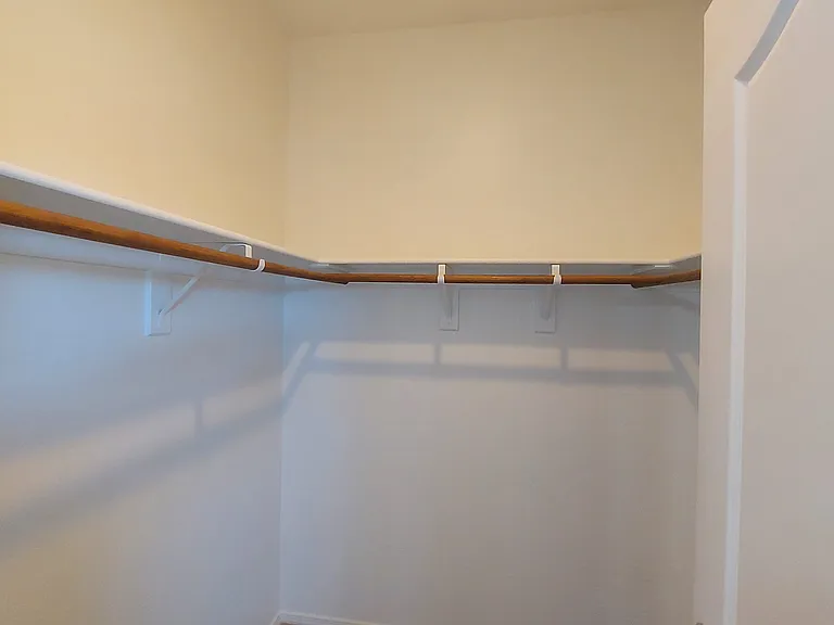 713 W Summit St — Photo 12
