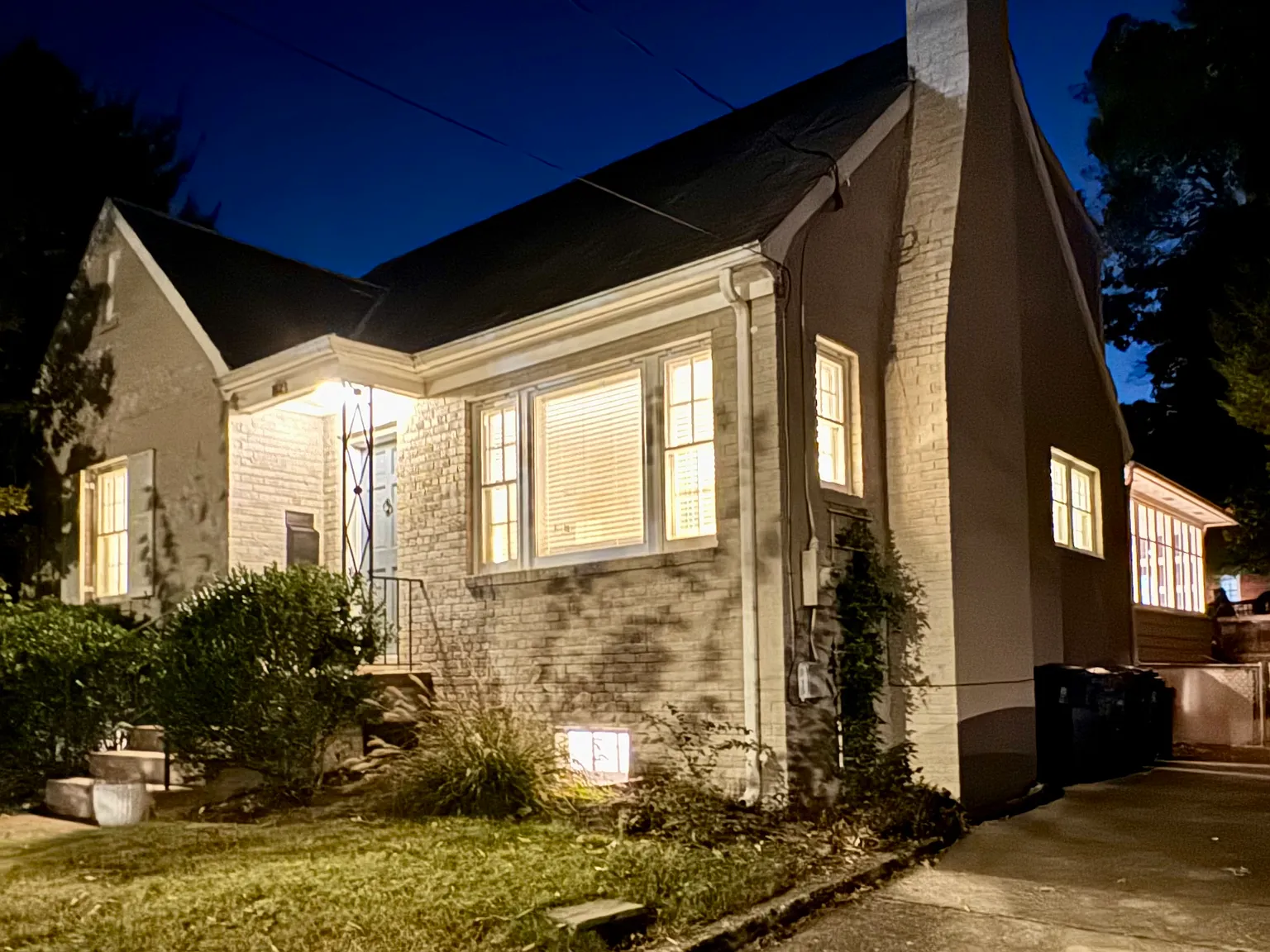 1723 Oakcrest Dr — Photo 3