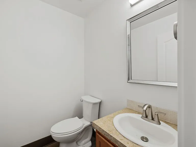 1311 N Gingham Ave — Photo 10