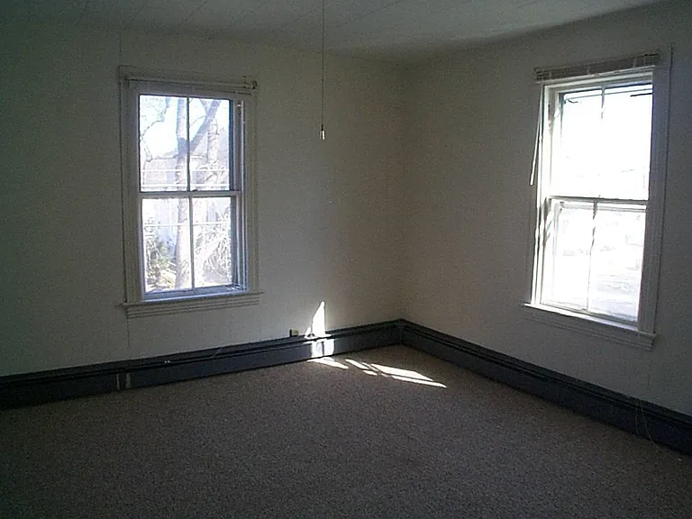 11-13 Oak St — Photo 2