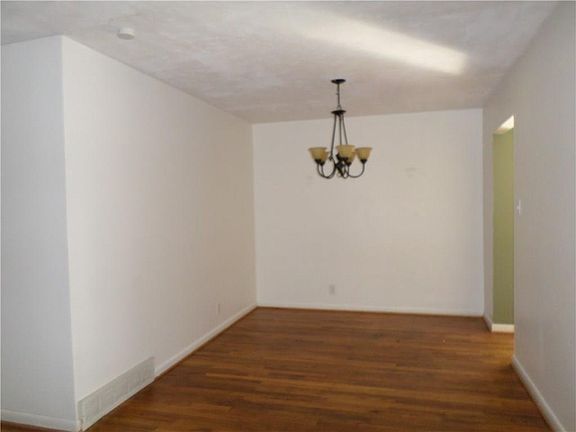 4th image of 227 E Hill Valley Dr