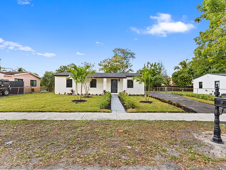 15920 NW 17th Ct — Photo 1