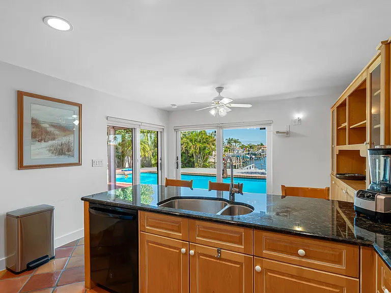487 Island Way — Photo 4