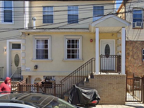 5th image of 168 New York Ave Floor 1
