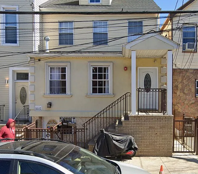 168 New York Ave #1 — Photo 5