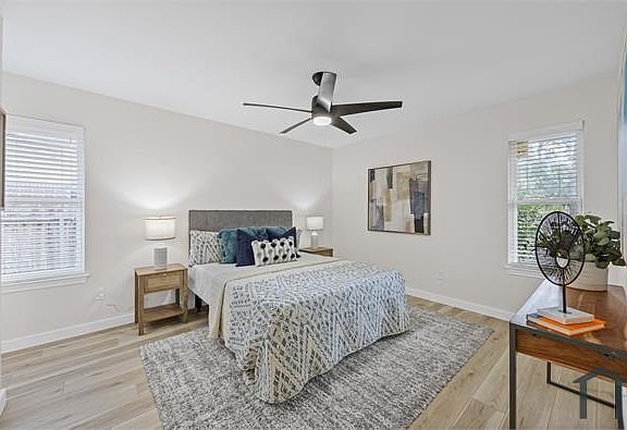 3rd image of 16043 Stoneham Cir