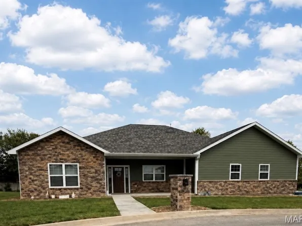 303 Karlie Ct, Linn, MO 65051