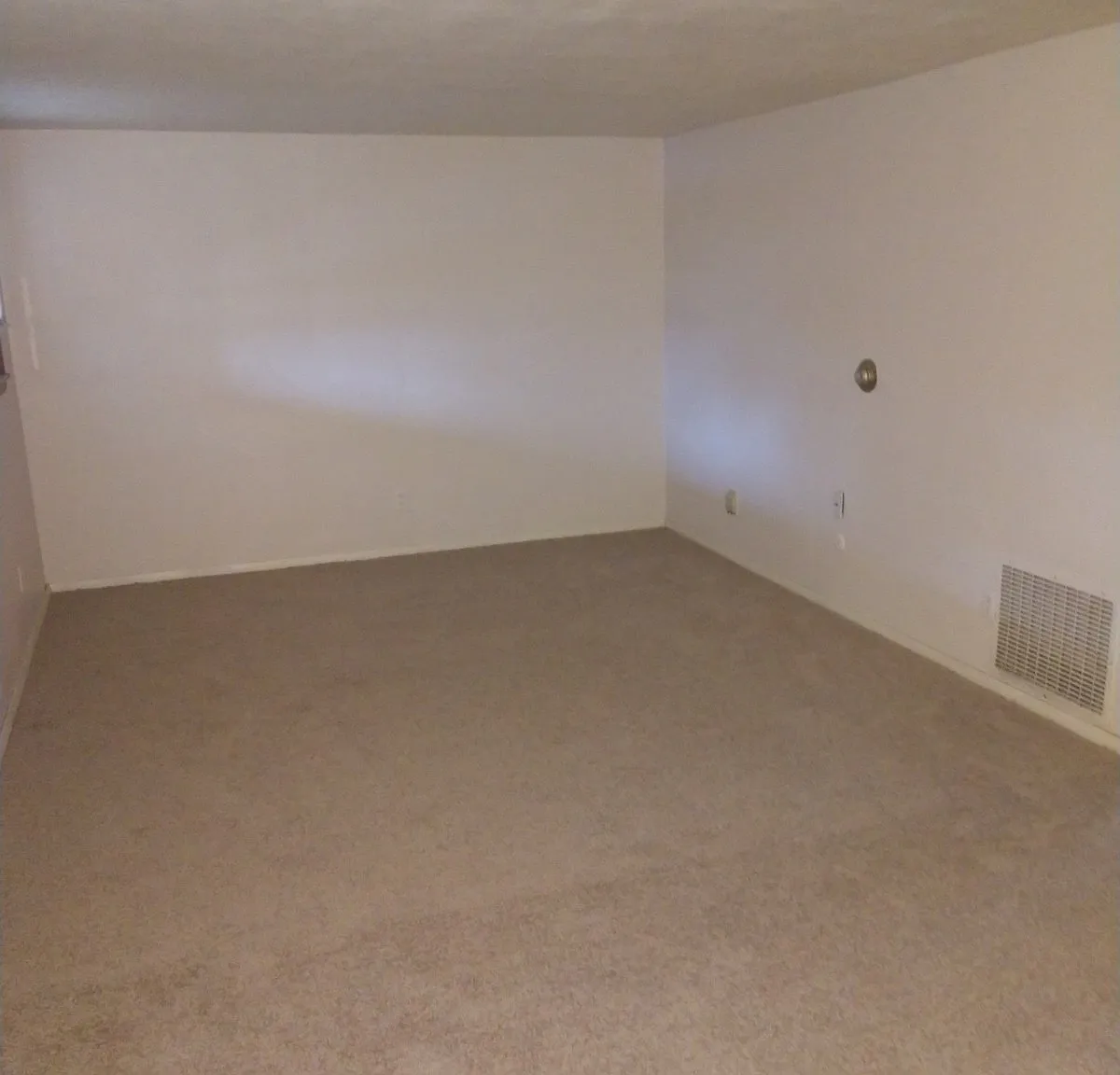 403 Ellen Ave. - 5 — Photo 3