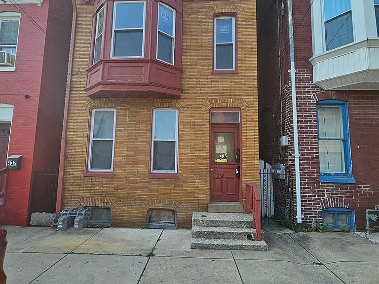 434 W Princess St — Photo 1