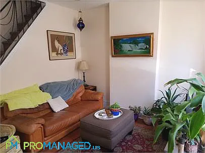 815 Livingston St — Photo 3