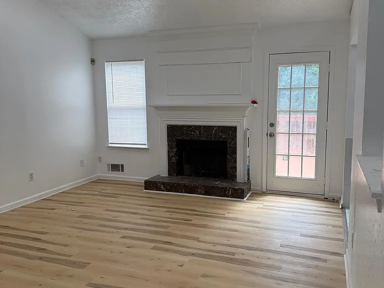 750 Windemere Oak Way NW — Photo 4