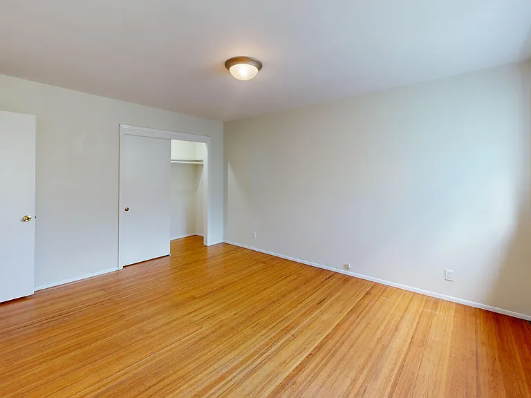 1514 Geneva Ave — Photo 4