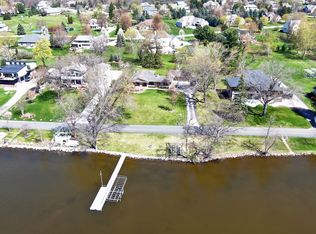 202 Lac La Belle Dr, Oconomowoc, WI 53066