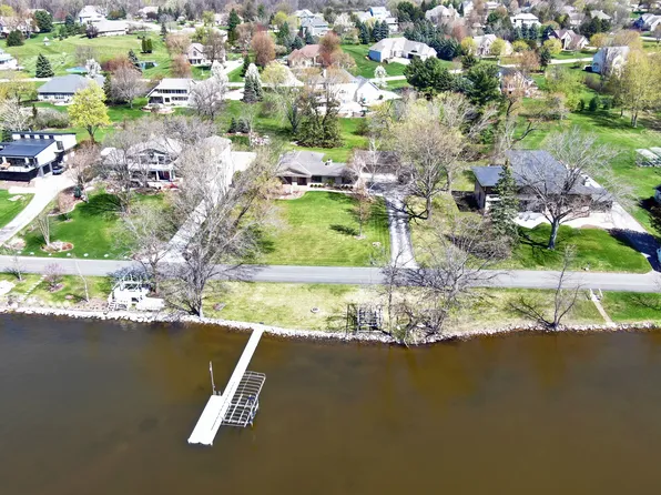 202 Lac La Belle Dr, Oconomowoc, WI 53066