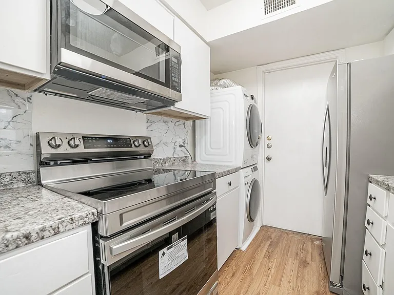 3131 Wycliff Ave — Photo 17