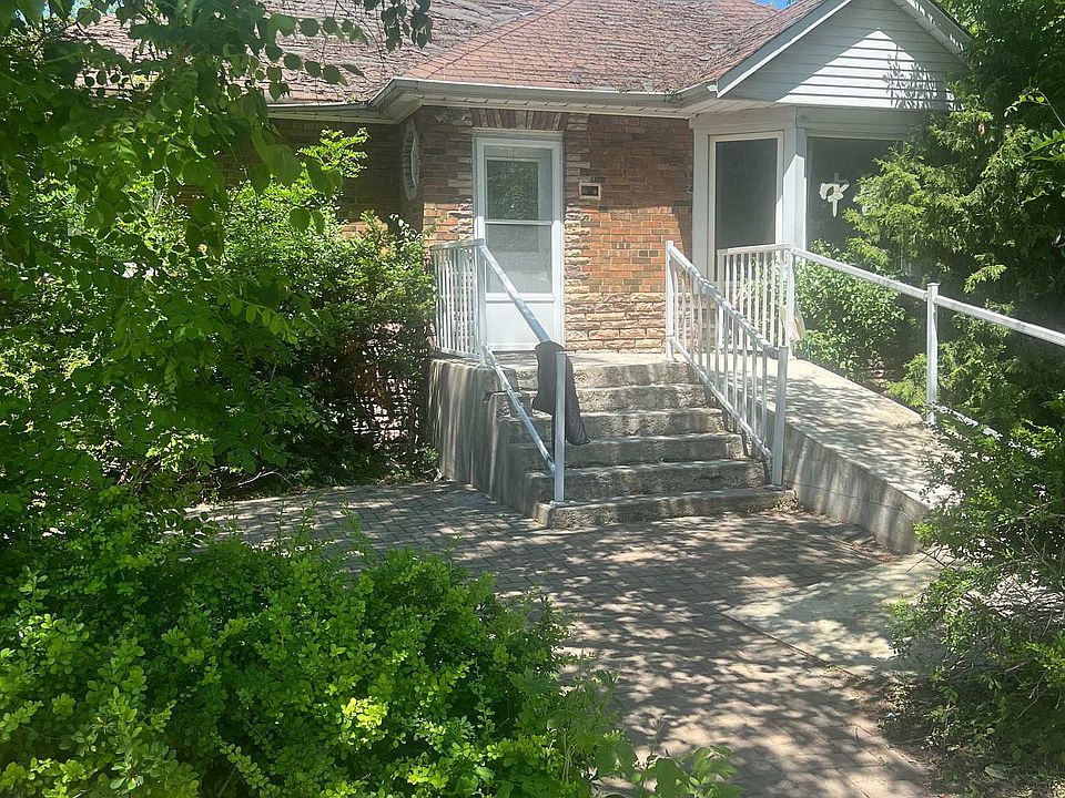 1st image of 230 Finch Ave E