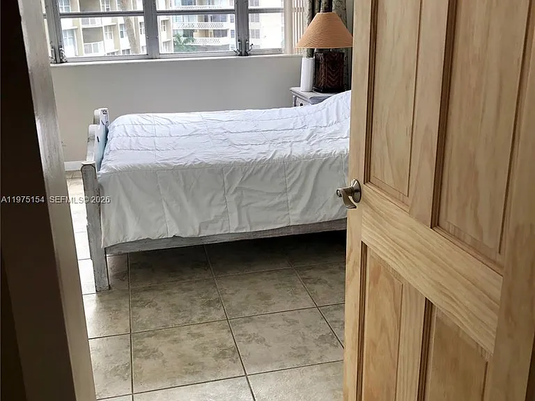 1408 Brickell Bay Dr #404 — Photo 17
