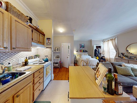 2nd image of 509 Beacon St APT 5