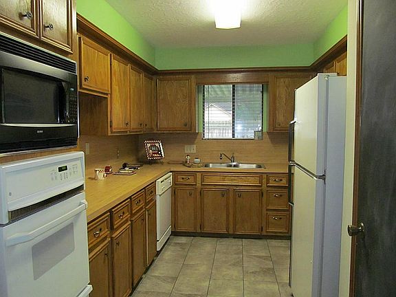 KITCHEN WITH MICROWAVE, BUILT IN OVEN ANDLOTS OF CABINETS AND COUNTER SPACE
