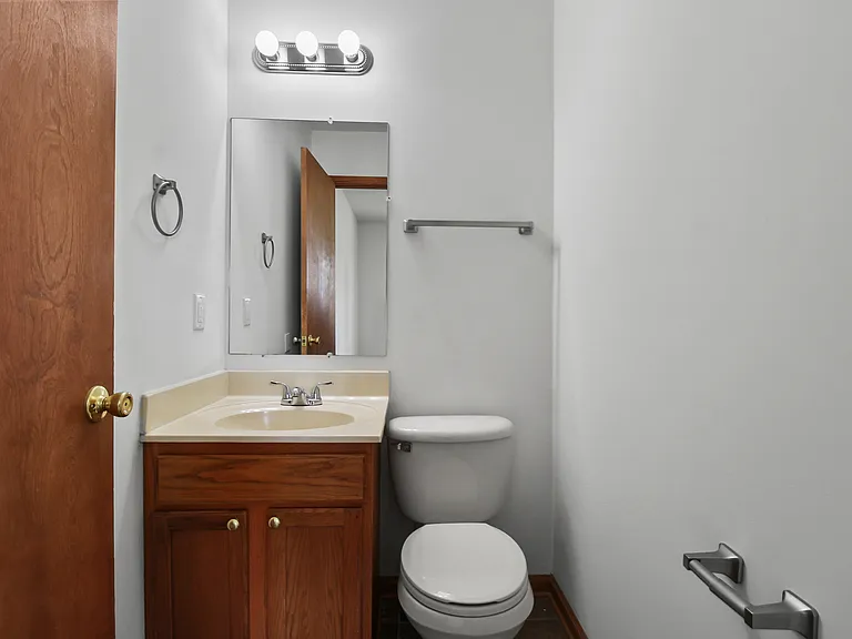 1405 Wilshire Cir — Photo 16