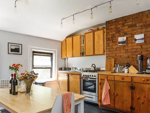 5th image of 242 W 11th St APT 3