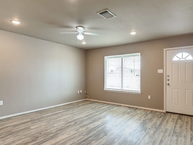 2223 E Main St — Photo 3