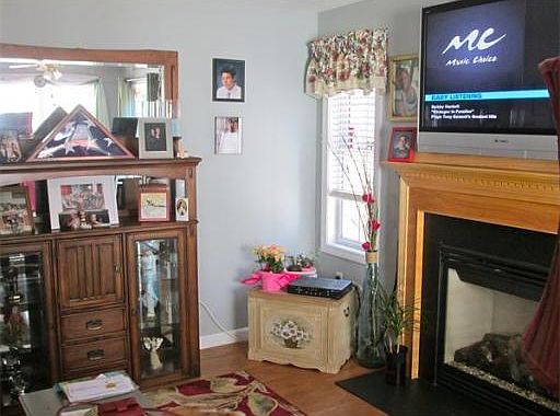 5th image of 301 Farrwood Dr