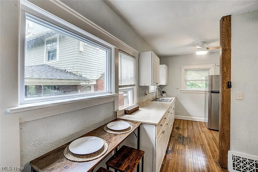 2 bed, 1094 sqft, $1,525 — Photo 2