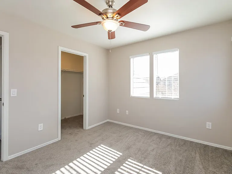 7233 S 40th Ave — Photo 11