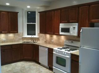 847 W Newport Ave #1, Chicago, IL 60657