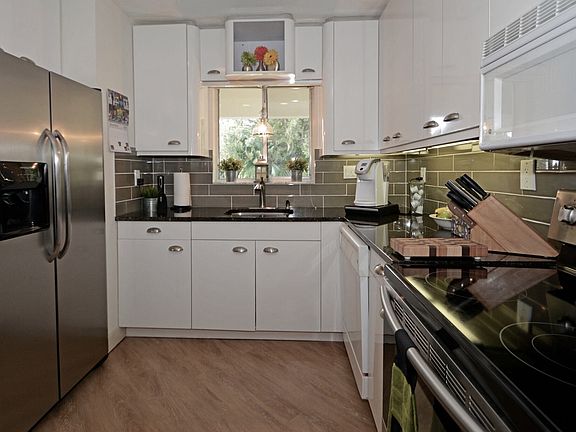 3rd image of 4601 Chancellor St NE APT 250